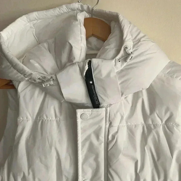 NWT White Puffer Vest BCBG - Picture 4 of 9